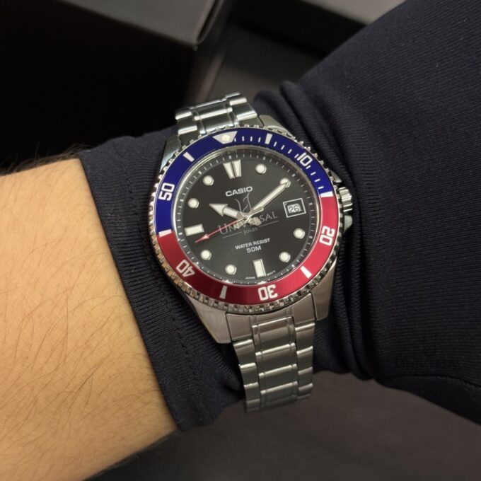 Montre Casio MDV-10D-1A3VDF - Style Sportif avec Cadran Noir et Bracelet en Acier Inoxydable