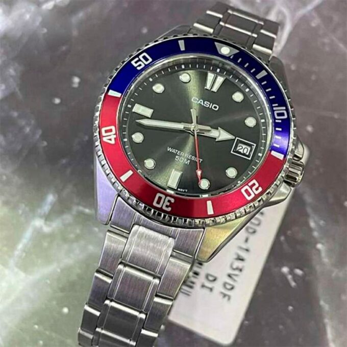 Montre Casio MDV-10D-1A3VDF - Style Sportif avec Cadran Noir et Bracelet en Acier Inoxydable