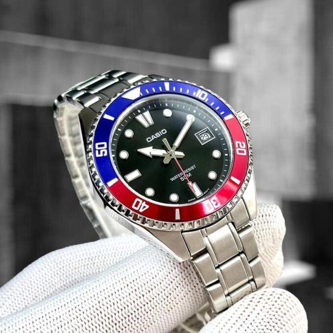 Montre Casio MDV-10D-1A3VDF - Style Sportif avec Cadran Noir et Bracelet en Acier Inoxydable