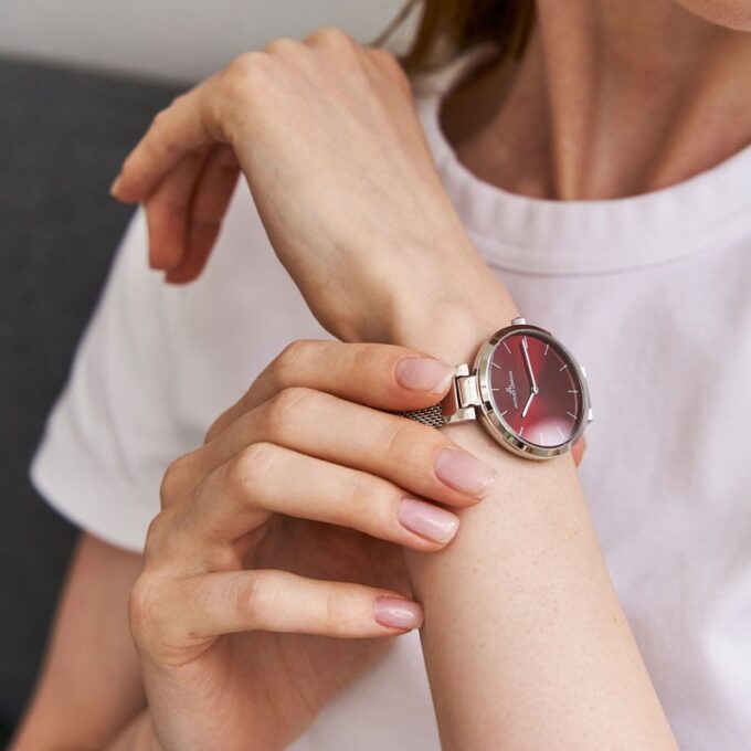 Montre femme habillée Jacques Lemans Milan - Quartz, acier brossé/poli, cadran rouge, Ø34mm, étanche 5ATM - 1-2110E