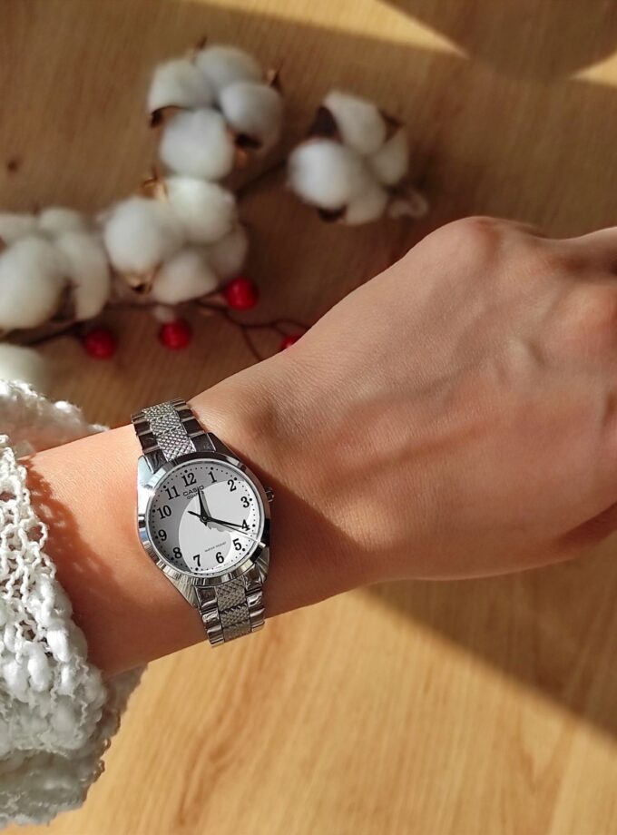 Montre femme Casio LTP-1274D-7B - Analogique, originale, acier inoxydable, argent - Montre classique élégante