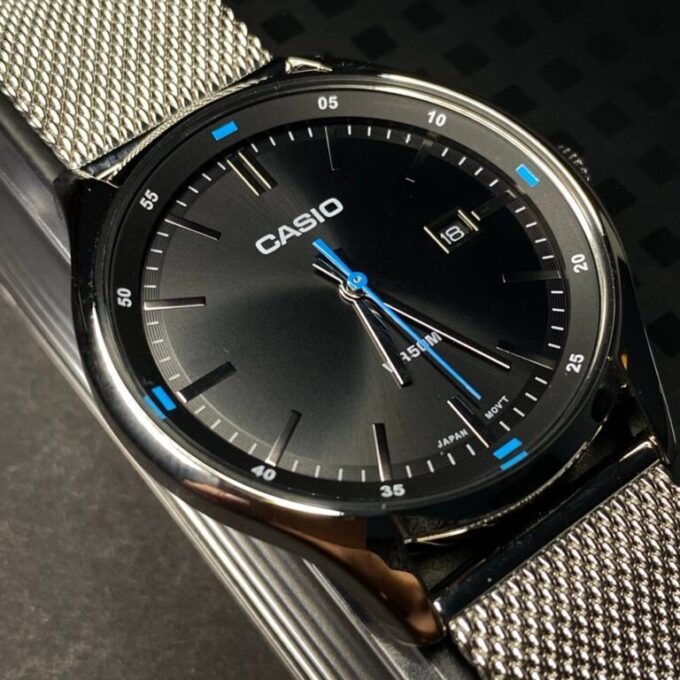 Montre Homme Casio - Élégance Classique avec Cadran Noir et Bracelet en Acier - MTP-E710M-1AVDF