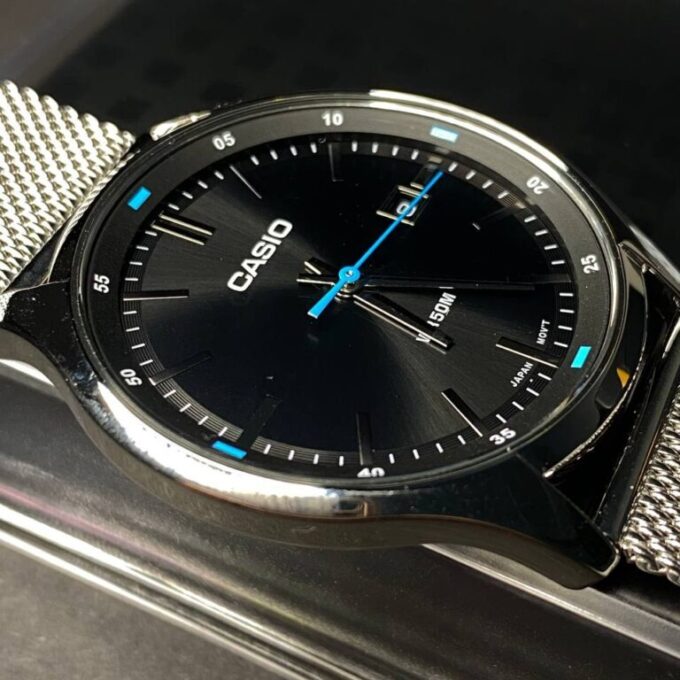 Montre Homme Casio - Élégance Classique avec Cadran Noir et Bracelet en Acier - MTP-E710M-1AVDF