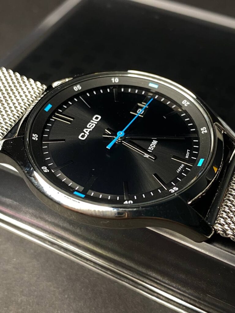 montre homme casio Élégance classique avec cadran noir et bracelet en acier mtp e710m 1avdf