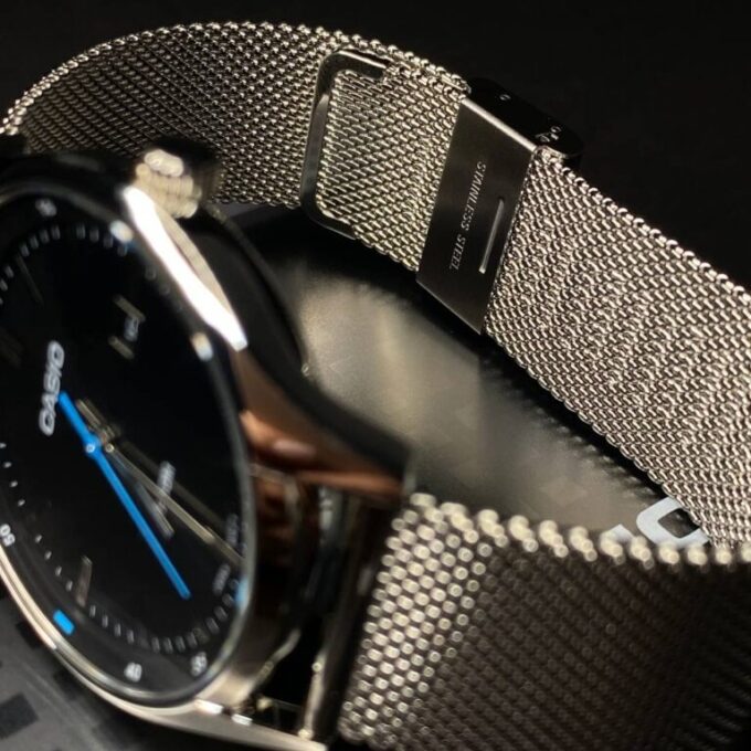 Montre Homme Casio - Élégance Classique avec Cadran Noir et Bracelet en Acier - MTP-E710M-1AVDF