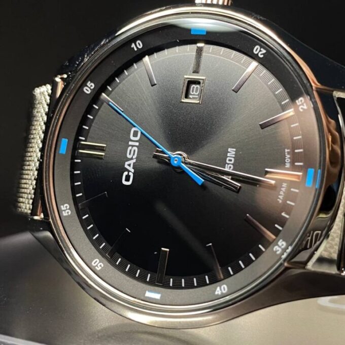 Montre Homme Casio - Élégance Classique avec Cadran Noir et Bracelet en Acier - MTP-E710M-1AVDF