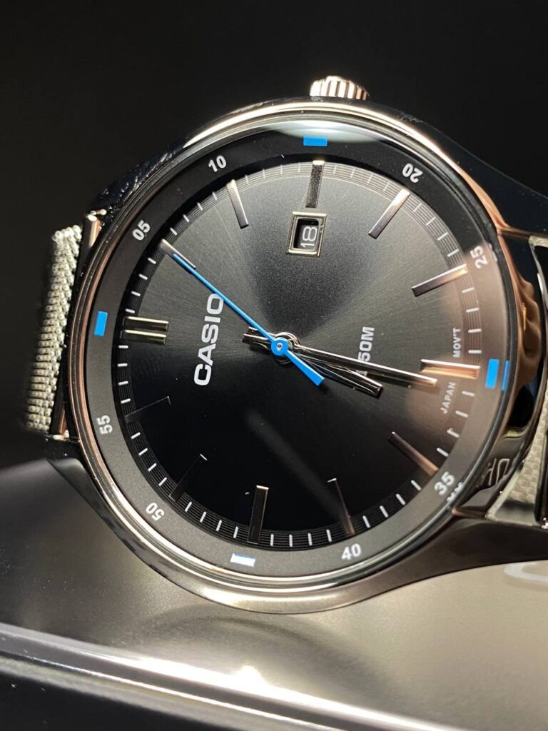 montre homme casio Élégance classique avec cadran noir et bracelet en acier mtp e710m 1avdf