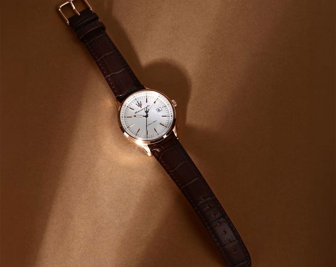 montre homme maserati sorpasso – r8851124002 – bracelet en cuir véritable – boîtier en acier inoxydable or rose – cadran argent sunray – résistante à l'eau 10 atm – 42 mm – boucle ardillon – mouvement analogique – emballage d'origine maserati