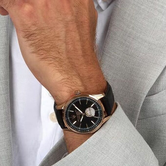 Montre Homme Maserati Sorpasso – R8821124001 – Automatique – Cadran à Cœur Ouvert – Bracelet en Cuir – Couronne à Vis – Fréquence 21 600 – Largeur de la Patte 21 mm