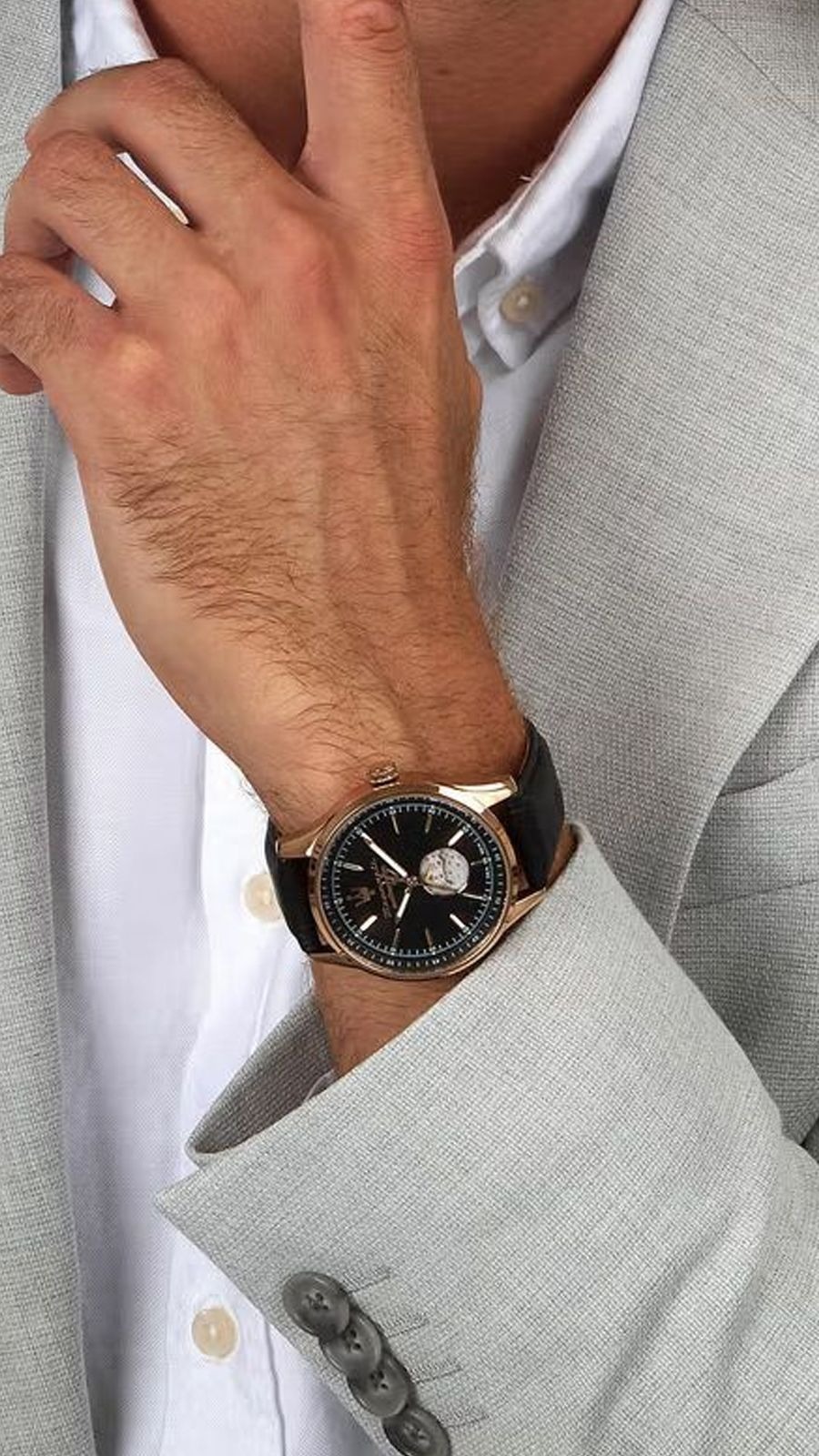 montre homme maserati sorpasso – r8821124001 – automatique – cadran à cœur ouvert – bracelet en cuir – couronne à vis – fréquence 21 600 – largeur de la patte 21 mm
