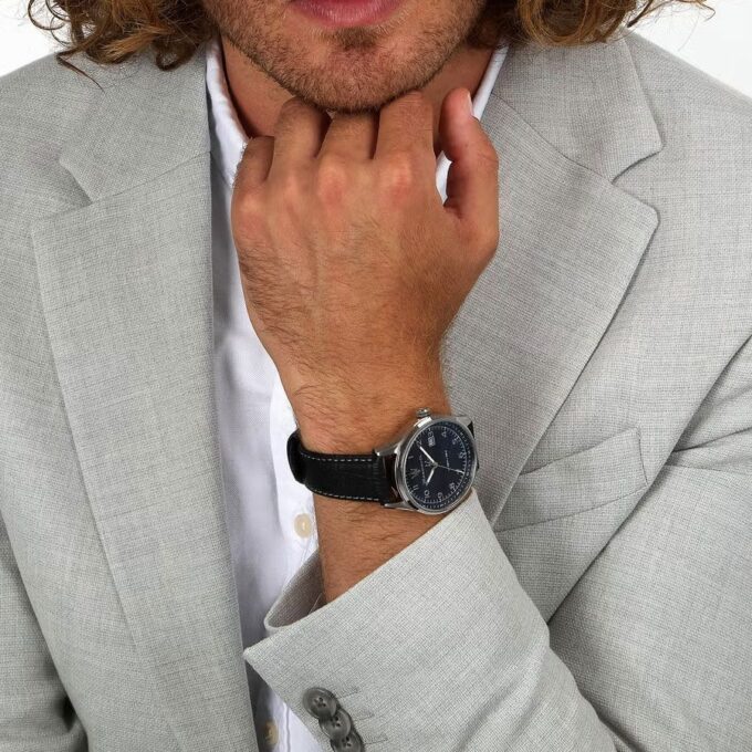 Montre Maserati Sorpasso – R8851124003 – Boîtier Inox 42 mm – Mouvement Miyota – Bracelet en Cuir – Cristal Minéral – Résistante à l'Eau 10 ATM (Adaptée à la Natation) – Garantie 2 Ans.