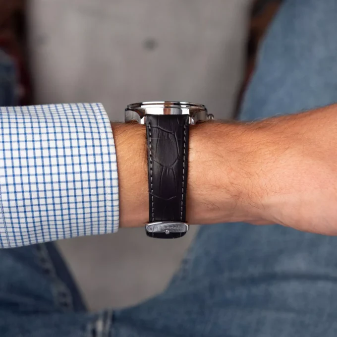 Montre Maserati Sorpasso – R8851124003 – Boîtier Inox 42 mm – Mouvement Miyota – Bracelet en Cuir – Cristal Minéral – Résistante à l'Eau 10 ATM (Adaptée à la Natation) – Garantie 2 Ans.