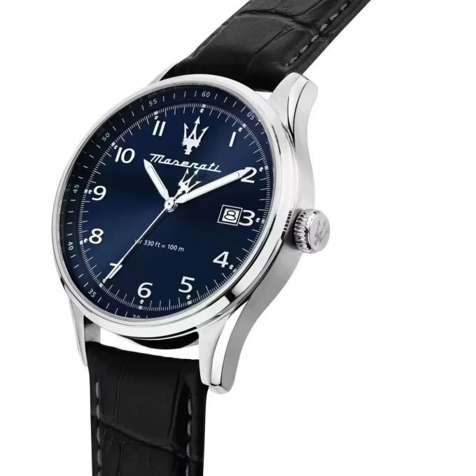 Montre Maserati Sorpasso – R8851124003 – Boîtier Inox 42 mm – Mouvement Miyota – Bracelet en Cuir – Cristal Minéral – Résistante à l'Eau 10 ATM (Adaptée à la Natation) – Garantie 2 Ans.