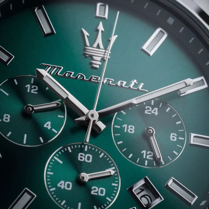 Montre Homme Maserati Attrazione – R8853151017 – Boîtier Acier Inoxydable 43 mm – Cadran Vert Sunray – Mouvement Analogique – Bracelet Acier Inoxydable – Pierre Zircon Noire – Résistante à l’Eau 5 ATM – Boucle Déployante à Sécurité – Garantie Maserati.
