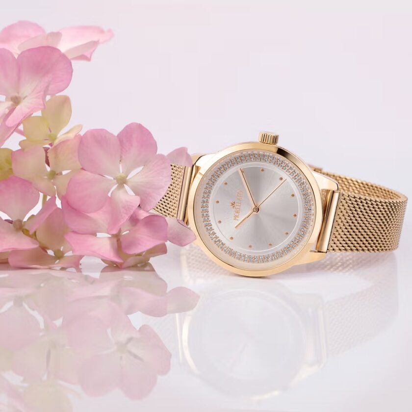 montre femme morellato ninfa – r0153168502 – boîtier acier or jaune 34 mm – cadran blanc rond – mouvement analogique – bracelet acier or jaune – résistante à l’eau 3 atm – fermoir maillon à cliper – garantie morellato.