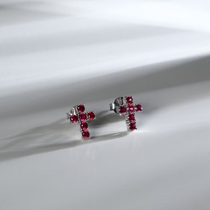 Morellato SAIW220 - Boucles d'Oreilles en Argent Recyclé avec Pierre Zircon Rouge et Symbole de Croix