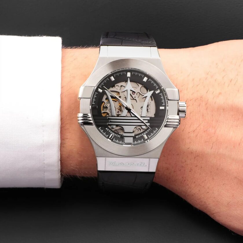 montre homme maserati potenza – r8821108038 – automatique – cadran 42 mm argenté – bracelet cuir noir – verre saphir – boucle ardillon – Étanchéité 100 mètres – garantie 2 ans – design Élégant avec trident central et rouages apparents verre saphir