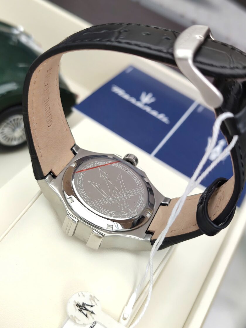 montre homme maserati potenza – r8821108038 – automatique – cadran 42 mm argenté – bracelet cuir noir – verre saphir – boucle ardillon – Étanchéité 100 mètres – garantie 2 ans – design Élégant avec trident central et rouages apparents verre saphir