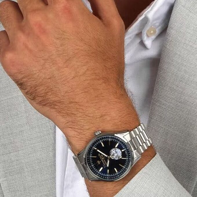 Montre Homme Maserati Sorpasso – R8823124002 – Automatique – Cadran 42 mm Bleu avec Cœur Ouvert – Bracelet Acier Argenté – Boucle Déployante – Verre Minéral – Étanchéité 100 Mètres (10 ATM) – Garantie 2 Ans – Design Sportif et Chic