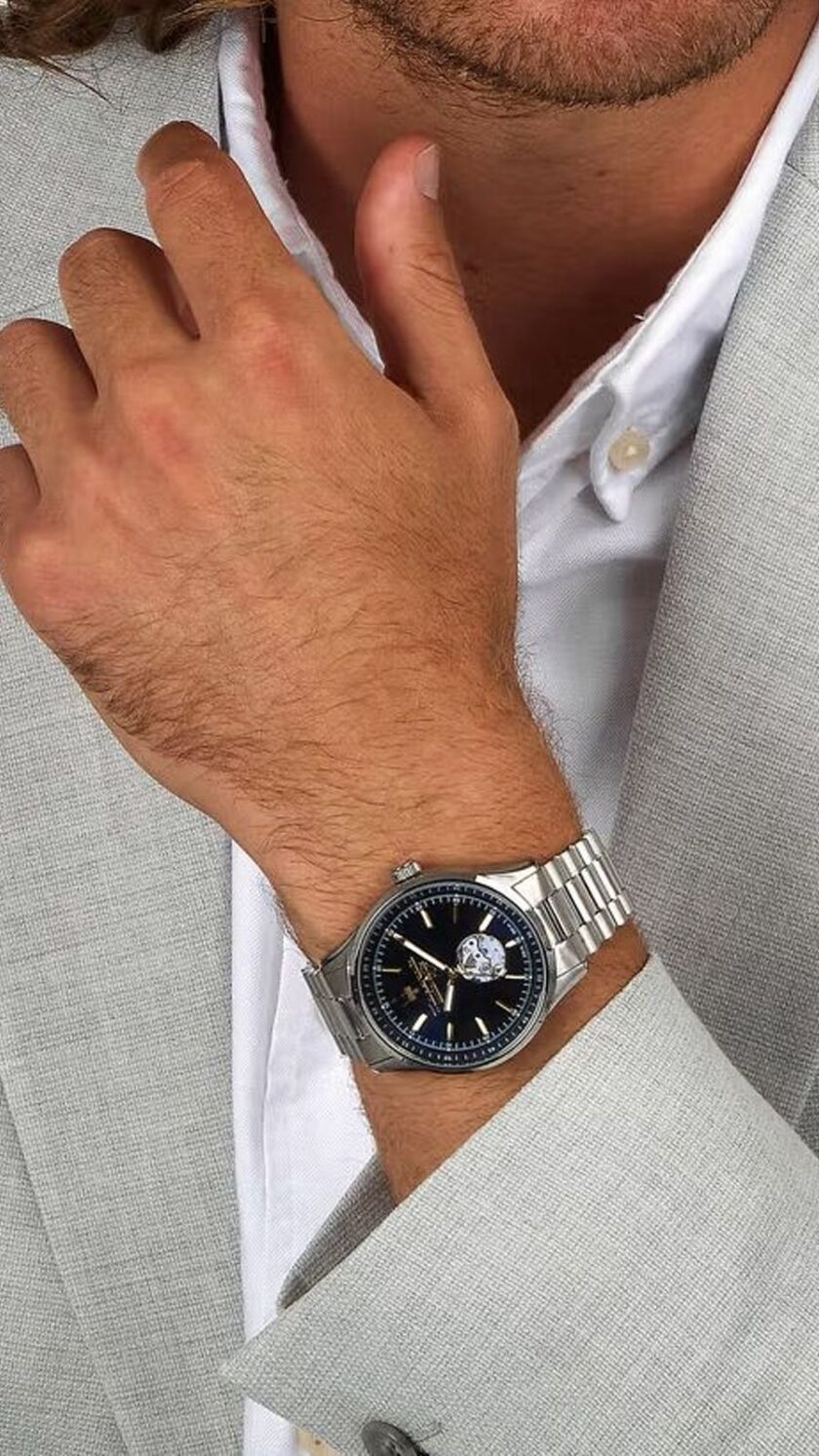 montre homme maserati sorpasso – r8823124002 – automatique – cadran 42 mm bleu avec cœur ouvert – bracelet acier argenté – boucle déployante – verre minéral – Étanchéité 100 mètres (10 atm) – garantie 2 ans – design sportif et chic