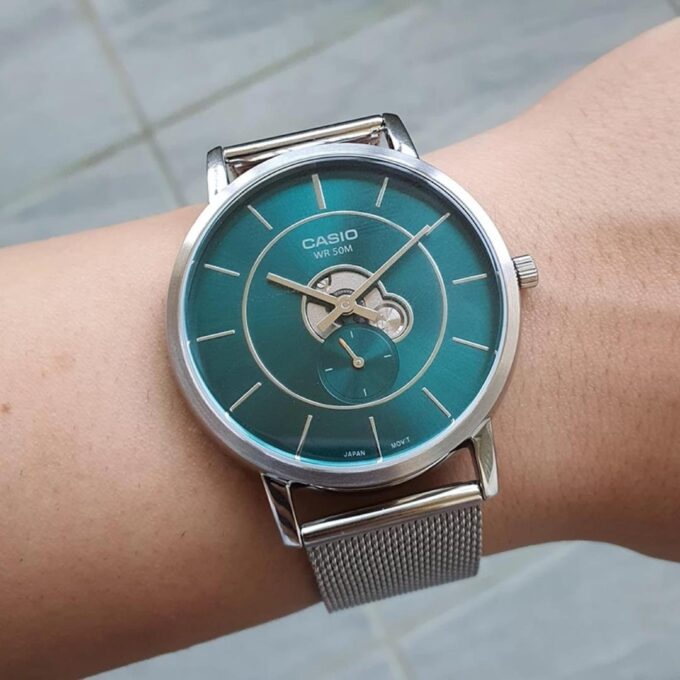 Casio MTP-B130M-3AVDF - Montre Homme Élégante et Sportive avec Bracelet en Cuir, Cadran Noir Luminescent et Résistance à l'Eau