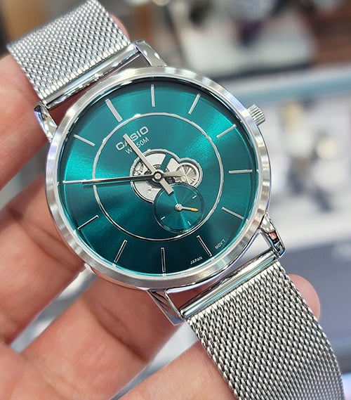 casio mtp b130m 3avdf montre homme Élégante et sportive avec bracelet en cuir, cadran noir luminescent et résistance à l'eau