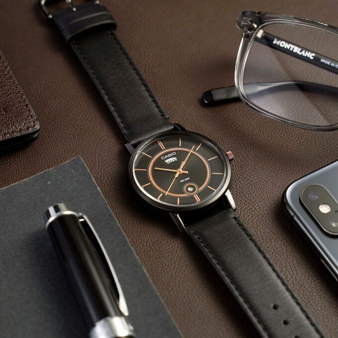 Montre Homme - Casio - Classique, Cadran Noir, Date, Résistante à l’Eau 50m - Acier Inoxydable - Bracelet Cuir Noir - MTP-B120BL-1AVDF