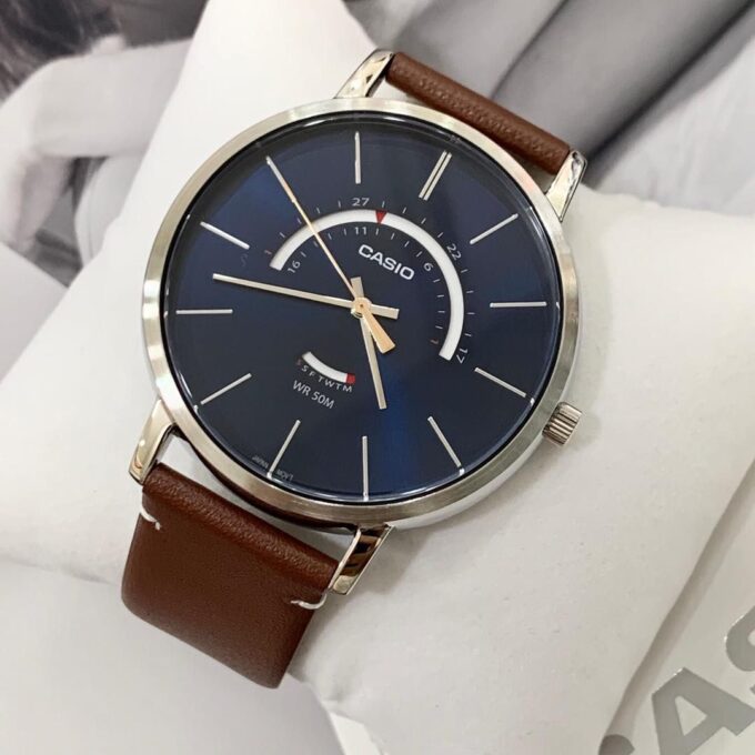 Montre Analogique Casio MTP-B105L-2AVDF - Homme - Cadran Bleu, Index Luminescents, Date, Étanche 50m - Boîtier Acier Inoxydable - Bracelet Cuir Noir - MTP-B105L-2AVDF