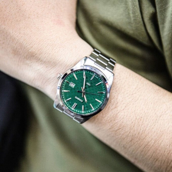 Casio MTP-VD03D-3A1UDF - Montre Élégante pour Homme avec Bracelet en Acier Inoxydable