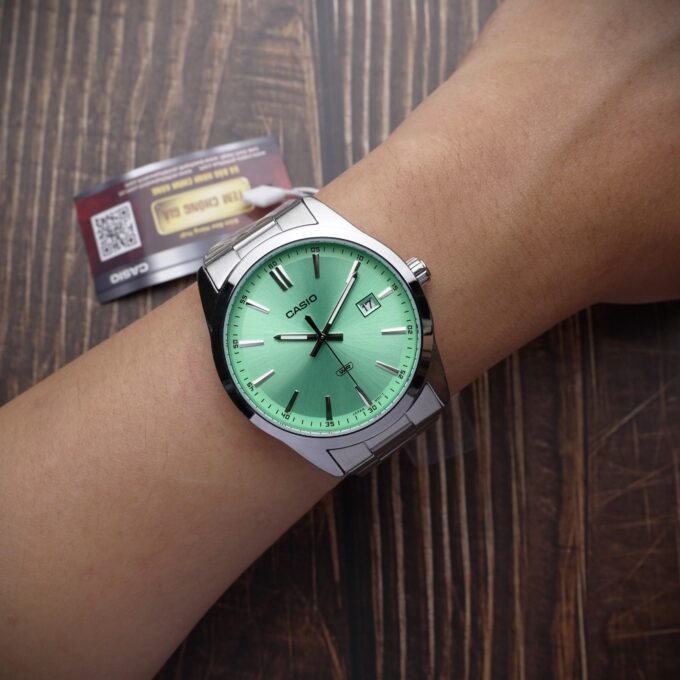 Montre Élégante Homme - Casio MTP-VD03D-3A2UDF - Bracelet Acier Inoxydable - Design Classique, Étanche, Affichage Analogique, Mouvement Quartz - Argent/Vert