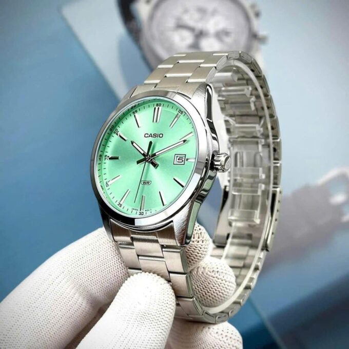 Montre Élégante Homme - Casio MTP-VD03D-3A2UDF - Bracelet Acier Inoxydable - Design Classique, Étanche, Affichage Analogique, Mouvement Quartz - Argent/Vert