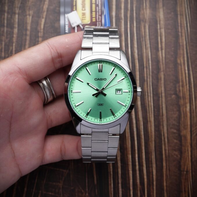 Montre Élégante Homme - Casio MTP-VD03D-3A2UDF - Bracelet Acier Inoxydable - Design Classique, Étanche, Affichage Analogique, Mouvement Quartz - Argent/Vert