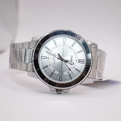Montre Classique Homme - Casio MTP-VD01D-7CVUDF - Cadran Argenté, Bracelet Acier, Étanche, Quartz - Acier Inoxydable - Référence MTP-VD01D-7CVUDF