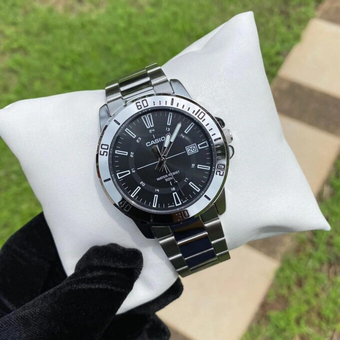 Montre Classique Casio MTP-VD01D-1CVUDF - Homme - Élégance, Design Intemporel, Étanche, Précision - Bracelet Cuir - Cadran Noir - Ref MTP-VD01D