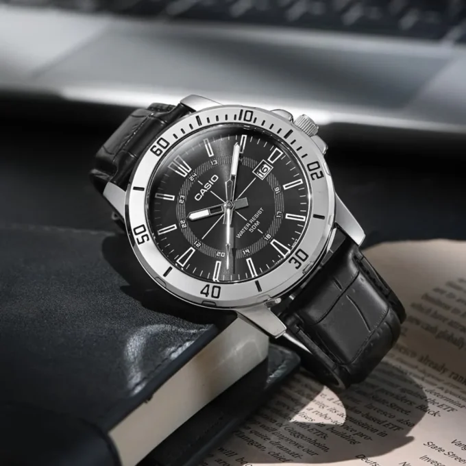 Montre - Casio - Homme - Cadran Noir, Bracelet Cuir, Style Classique, Résistante à l’Eau - Cuir - Noir - MTP-VD01L-1CVUDF