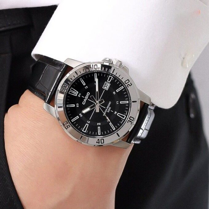 Montre - Casio - Homme - Cadran Noir, Bracelet Cuir, Style Classique, Résistante à l’Eau - Cuir - Noir - MTP-VD01L-1CVUDF