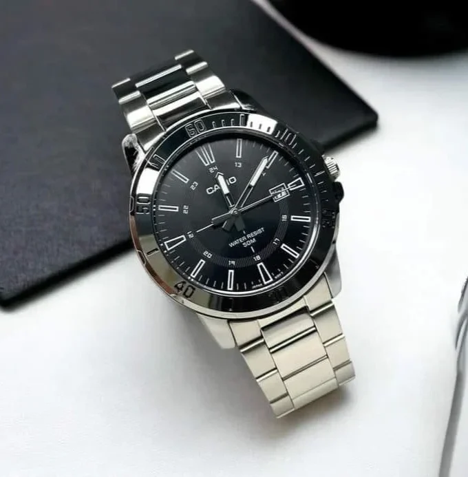 aiwatch_MTP-VD01D-1CVUDF - Montre Casio MTP-VD01D-1CVUDF - Élégance Classique avec Cadran Noir et Bracelet en Cuir