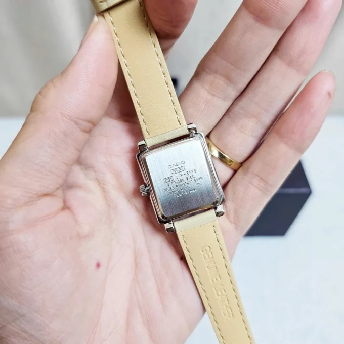 Montre Femme - Casio LTP-E176L-5AVDF - Cadran Doré, Index Lumineux, Date, Résistante à l’Eau - Acier Inoxydable - Bracelet Cuir Noir