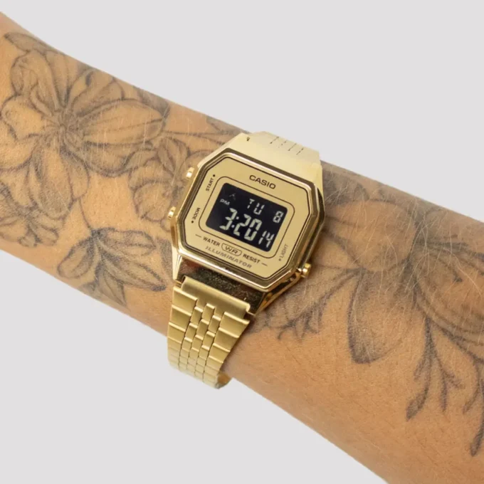 Montre Casio LA680WGA-9BDF - Design Chic avec Éclairage LED et Résistance à l'Eau - Chronomètre et Alarme Quotidienne