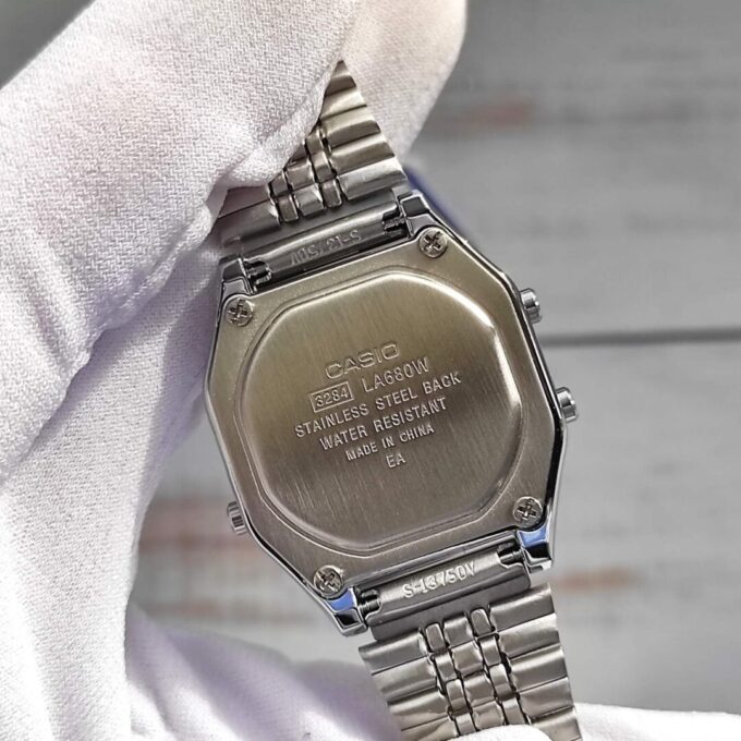 Montre Casio LA680WA-1BDF - Élégance Rétro avec Affichage Digital et Bracelet en Acier Inoxydable