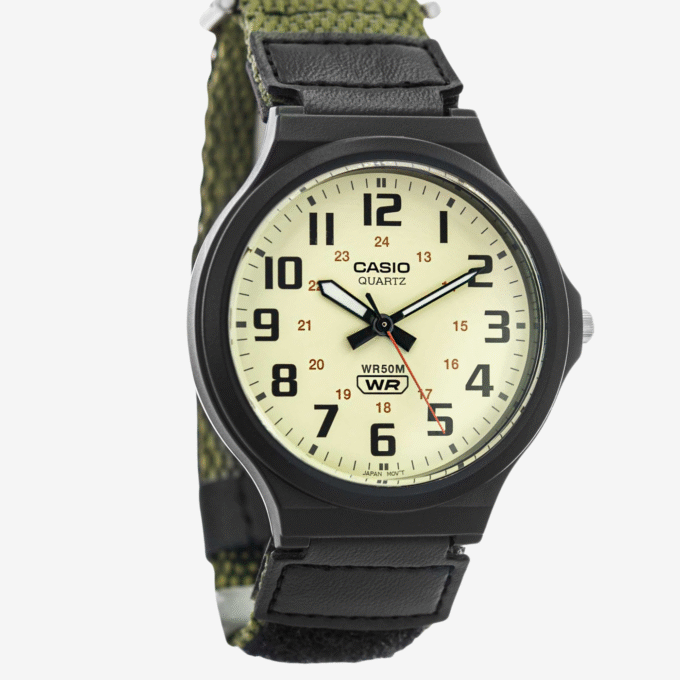 Casio MW-240B-3BVDF - Montre Élégante pour Activités Extérieures avec 50m d'Étanchéité