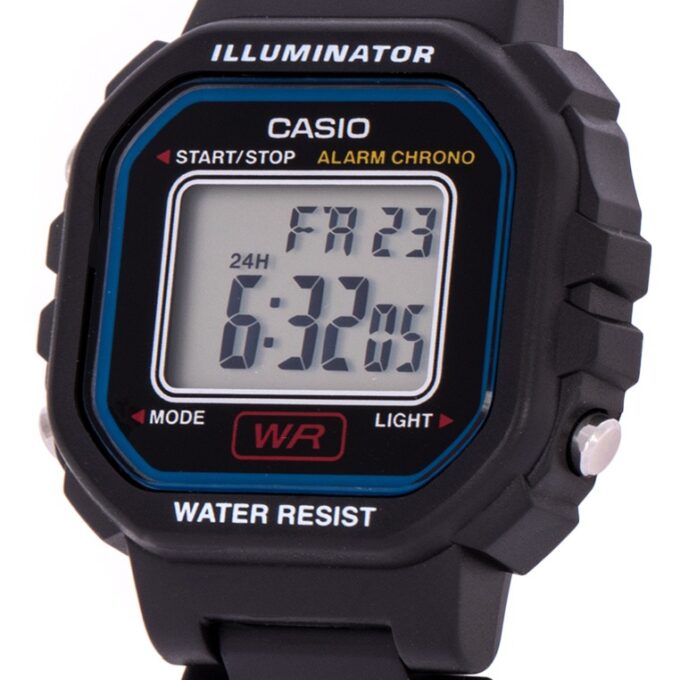 Montre Casio Résine Noir – Dimensions Compactes – Bracelet en Résine – Chronomètre 1/100 Sec – Alarme Quotidienne – Lumière LED Ambre – Calendrier Automatique – Étanchéité – Autonomie 5 Ans – Design Léger et Polyvalent.