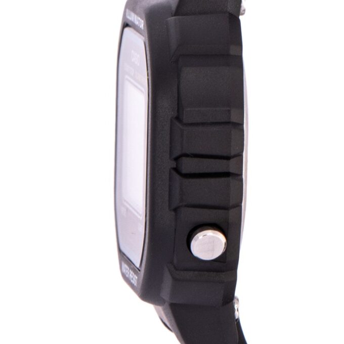Montre Casio Résine Noir – Dimensions Compactes – Bracelet en Résine – Chronomètre 1/100 Sec – Alarme Quotidienne – Lumière LED Ambre – Calendrier Automatique – Étanchéité – Autonomie 5 Ans – Design Léger et Polyvalent.