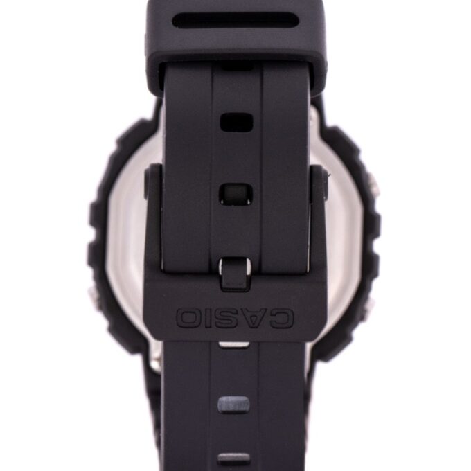 Montre Casio Résine Noir – Dimensions Compactes – Bracelet en Résine – Chronomètre 1/100 Sec – Alarme Quotidienne – Lumière LED Ambre – Calendrier Automatique – Étanchéité – Autonomie 5 Ans – Design Léger et Polyvalent.