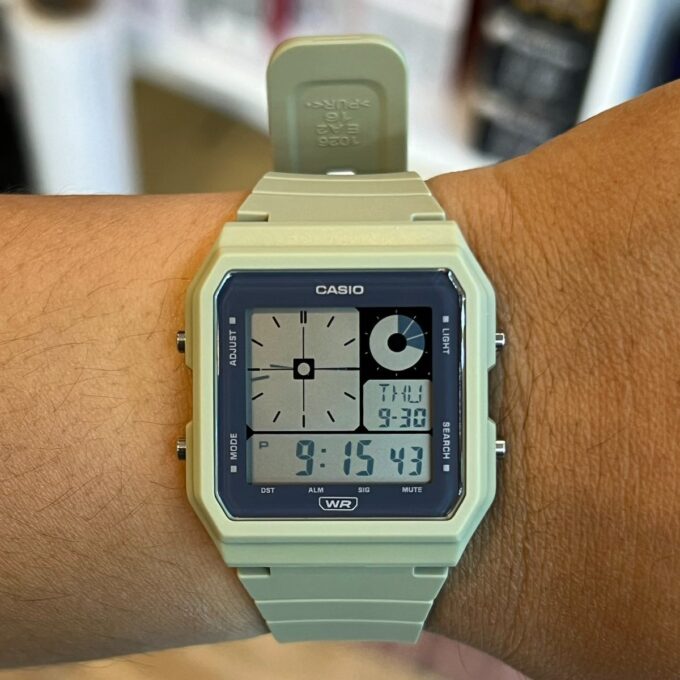 Casio LF-20W-3ADF - Montre Écologique avec Bandes en Résine Bio et Fonctionnalités Pratiques - Éclairage LED et Alarme