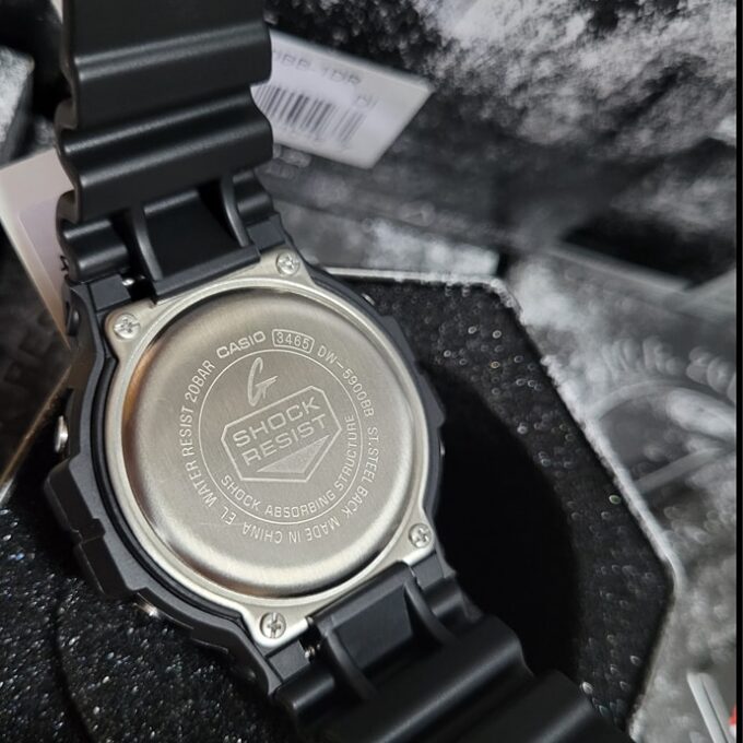 Casio DW-5900BB-1DR - Montre G-SHOCK Résistante à l'Eau jusqu'à 200 Mètres