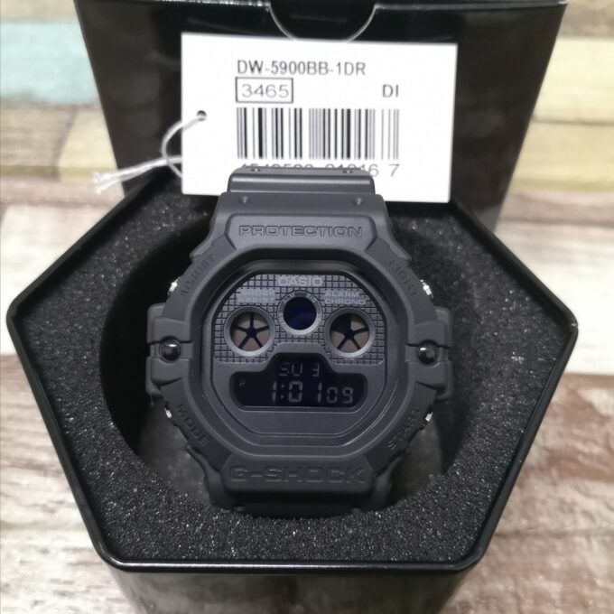 Casio DW-5900BB-1DR - Montre G-SHOCK Résistante à l'Eau jusqu'à 200 Mètres