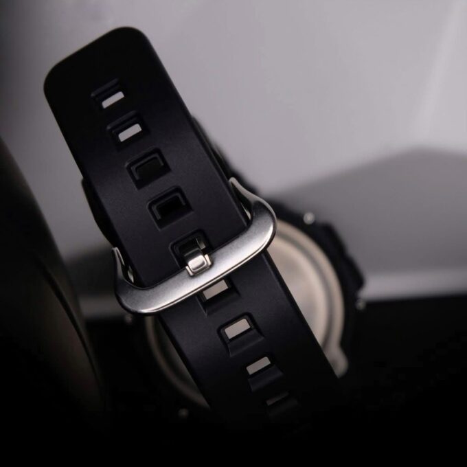 Casio DW-5900BB-1DR - Montre G-SHOCK Résistante à l'Eau jusqu'à 200 Mètres