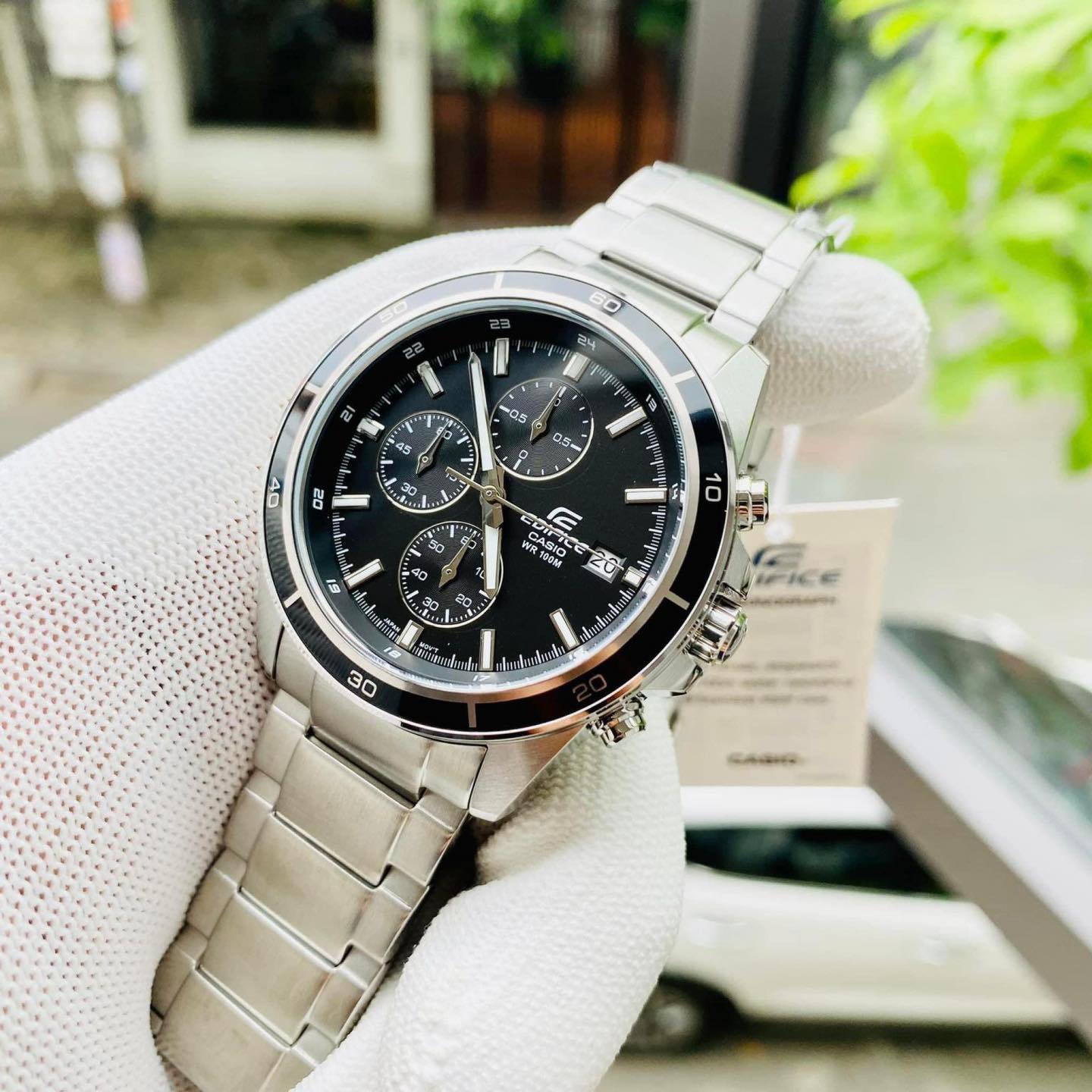 montre-casio-edifice-efr-526d-1avudf-design-moderne-et-fonctionnalites-pratiques-efr-526d-1avudf