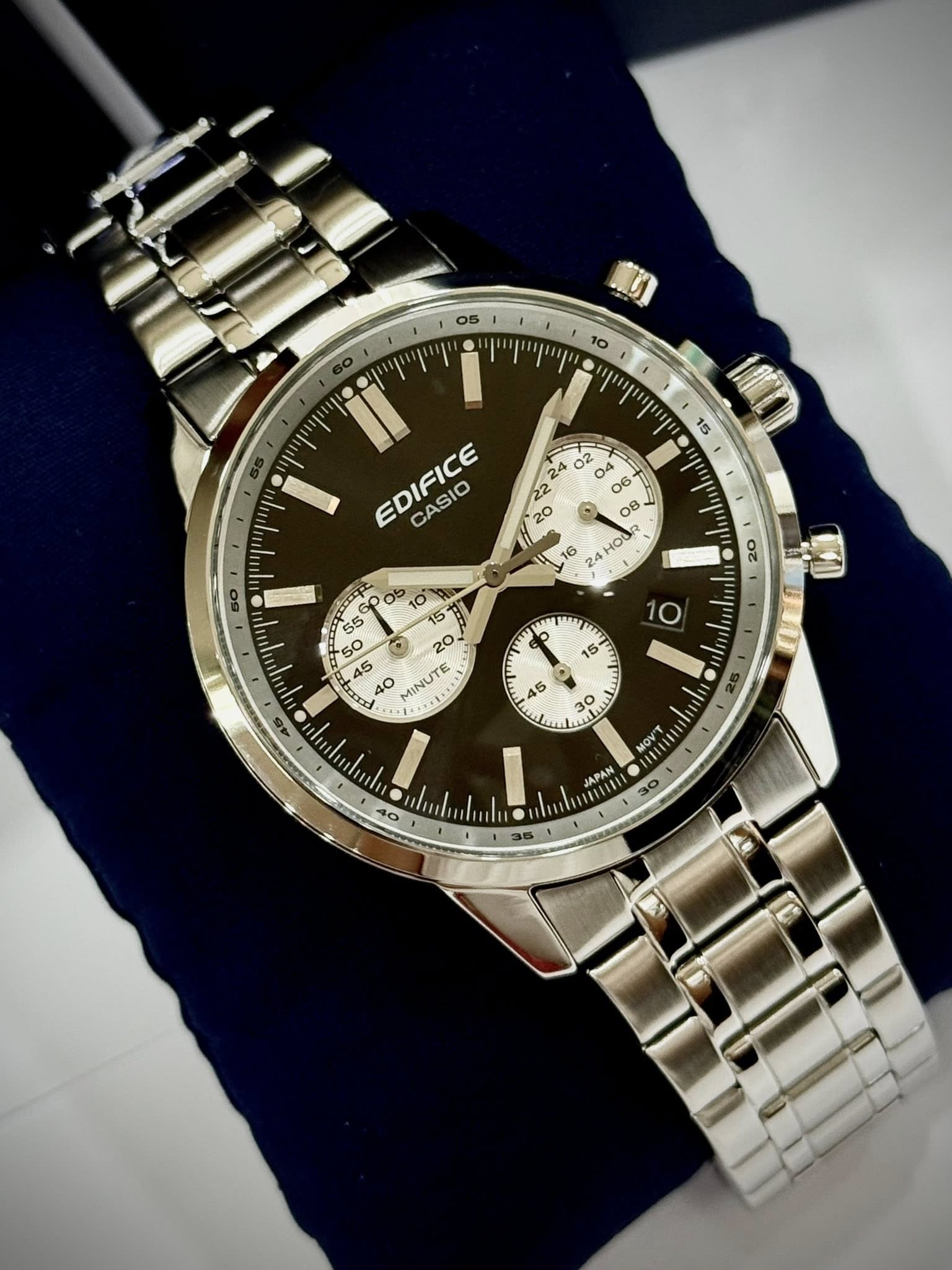 montre-casio-edifice-efr-526d-1avudf-design-moderne-et-fonctionnalites-pratiques-efr-526d-1avudf